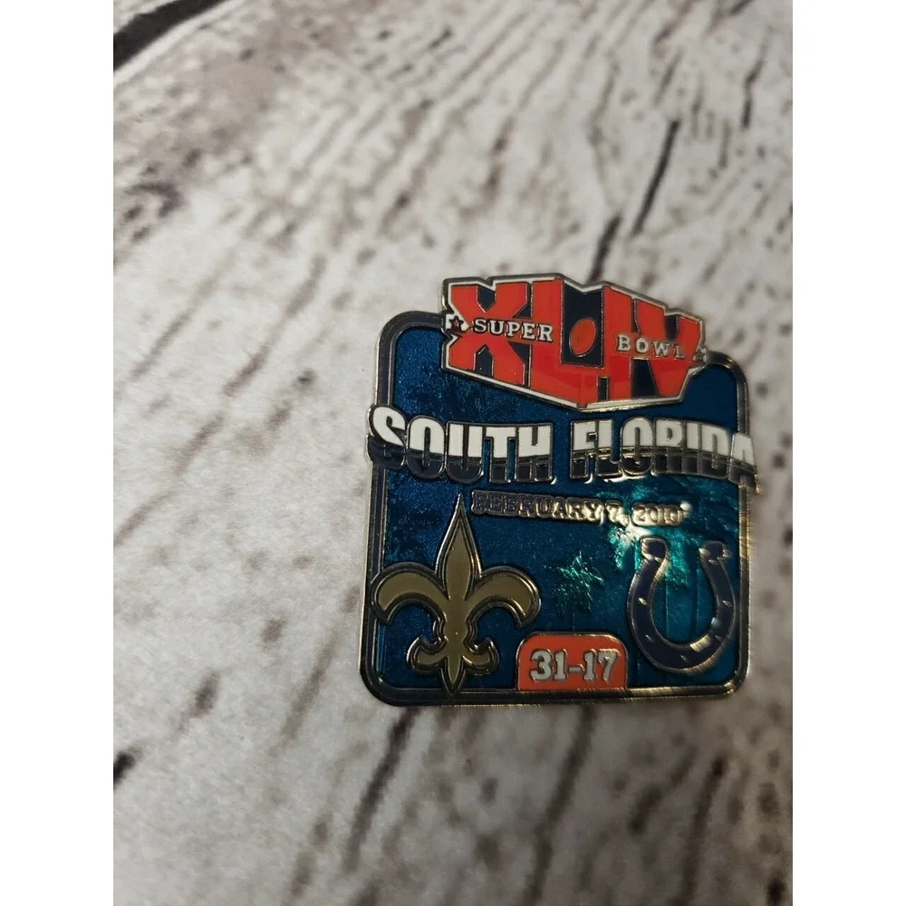 Super Bowl 44 XLIV Willabee & Ward Pin New Orleans Saints vs. Indianapolis Colts